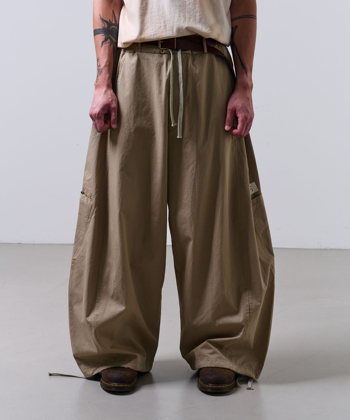 뉴치프시크디피(NEWCHEAPCHICDP) Drift Balloon Pants (beige)