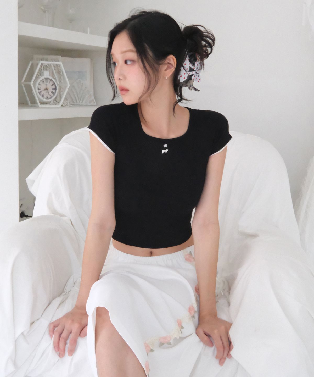 시월107(SIWL107) Kitten Crop Tee (Black)