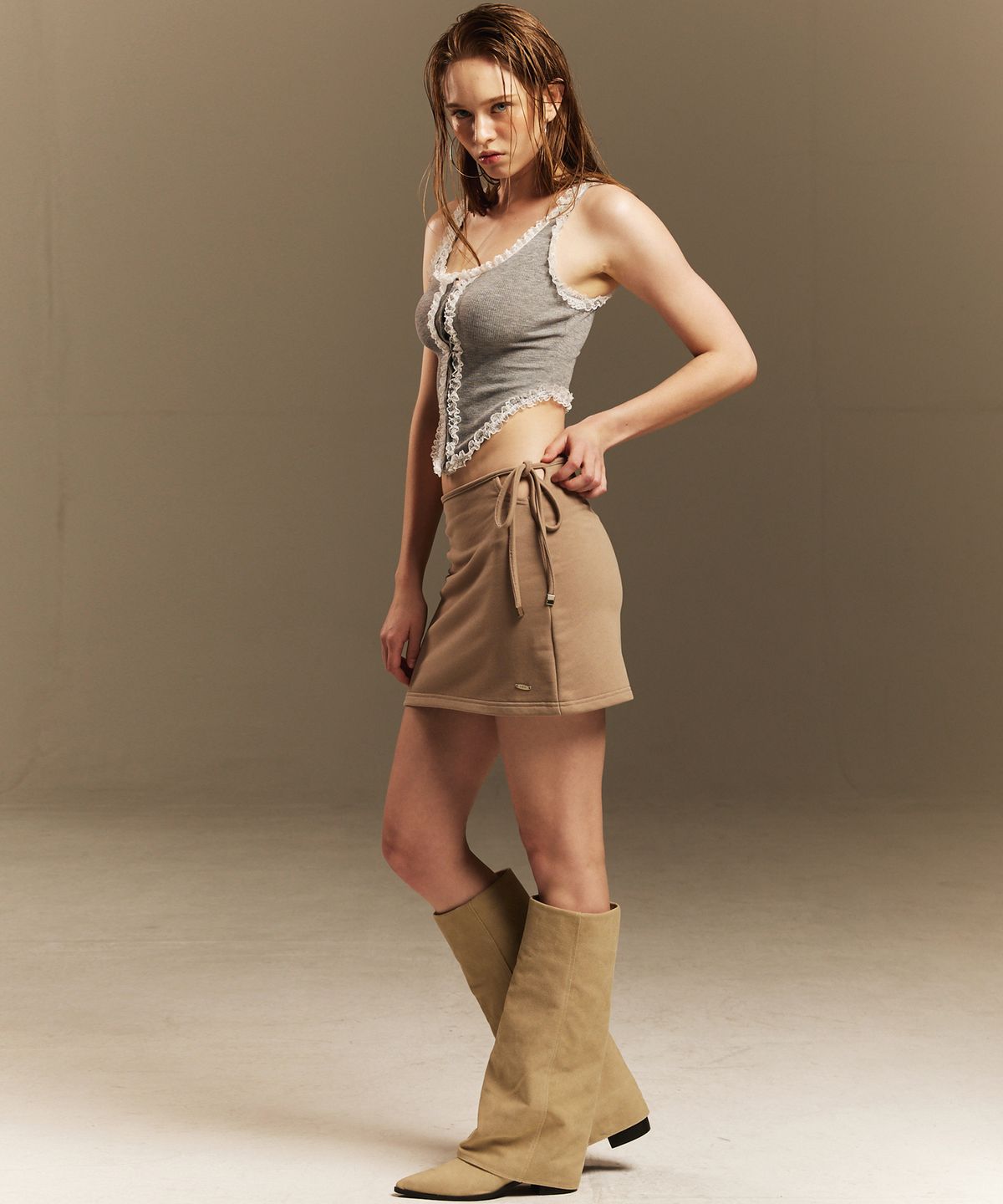 에이알유(A.R.U) STRAP MINI SKIRT