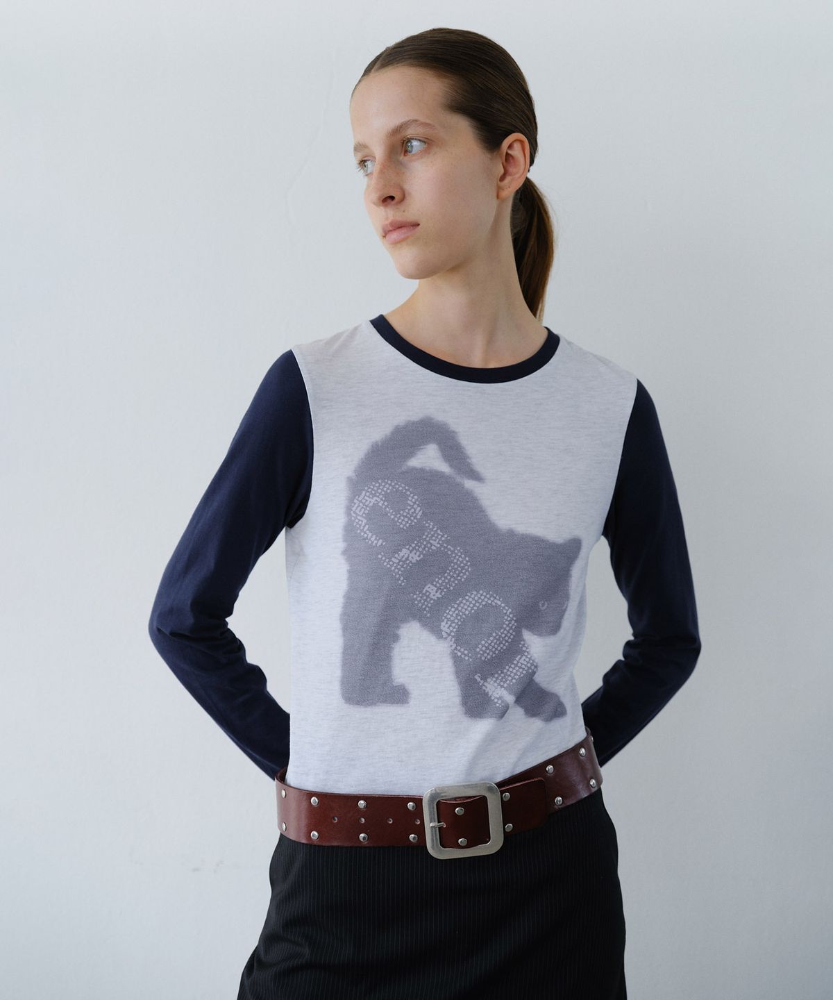 엔오르(EN OR) ENOR CAT CROP T-SHIRT - LIGHT GREY