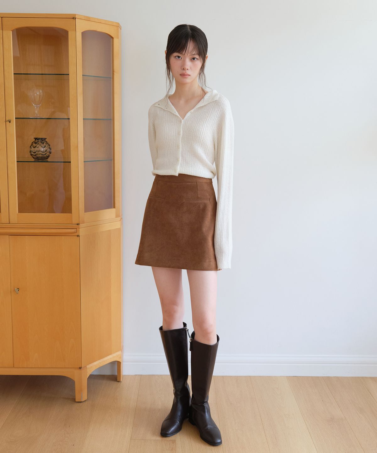 엽페(YUPPE) SUEDE POCKET SKIRT_BROWN