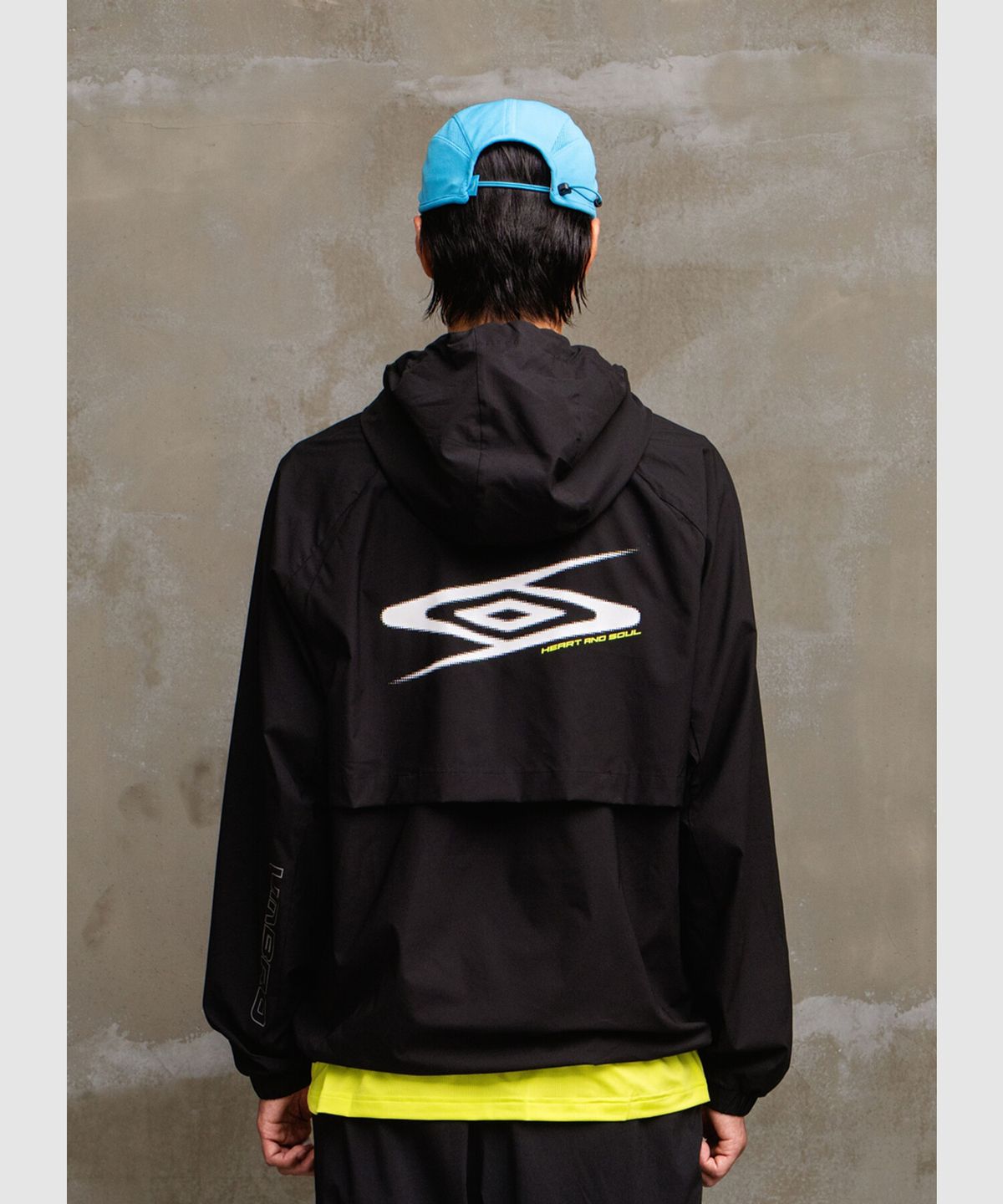 엄브로(UMBRO) 나이트런 베이직 후드형 자켓 블랙(UQ321SJK92)