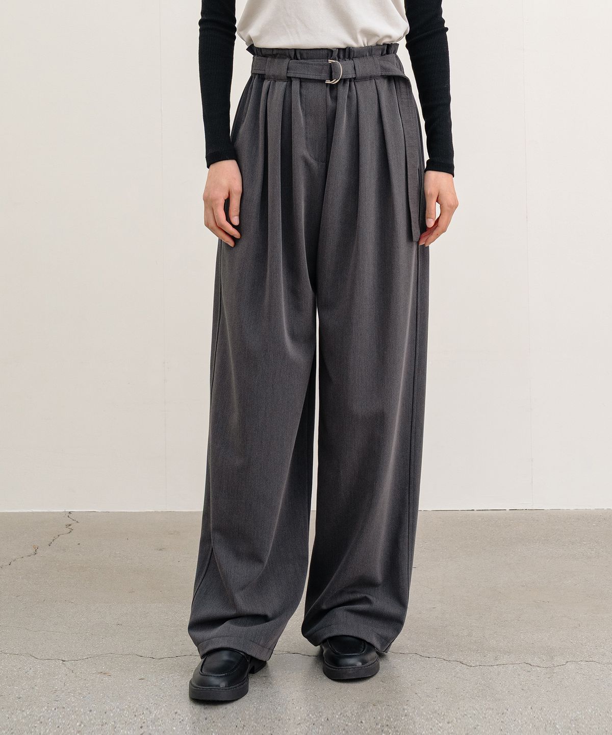 클루니(CLUNY) Pintuck Belted Wide Pants - Gray