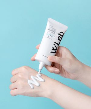 더블유 워터핏 라이트케어 모이스처 수분 선크림 SPF50+ PA++++ 60ml