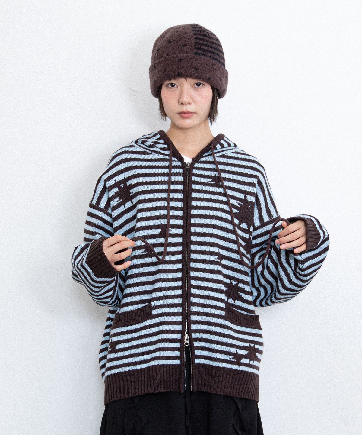 이스트쿤스트(ISTKUNST) STAR STRIPE KNIT HOOD ZIP UP_BROWN(IK2FFMK681A)
