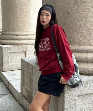 스퀘어 로고 맨투맨_다크 레드