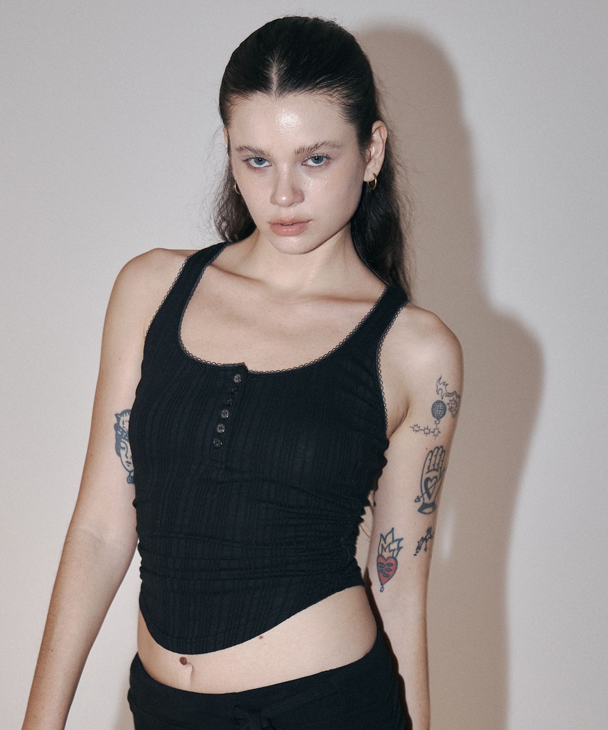 플리즈노팔로우(PLEASENOFOLLOW) Ella Lace Sleeveless Top (Black)
