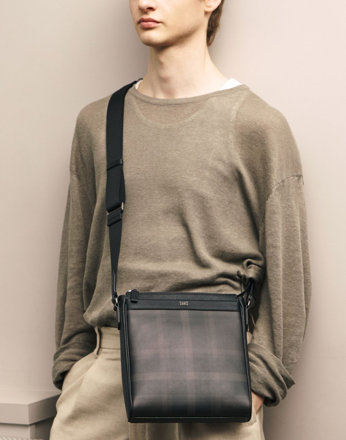 닥스 남성 액세서리(DAKS MEN'S ACCESSORIES) 다크브라운 타탄체크 크로스백 DBBA5F792W3