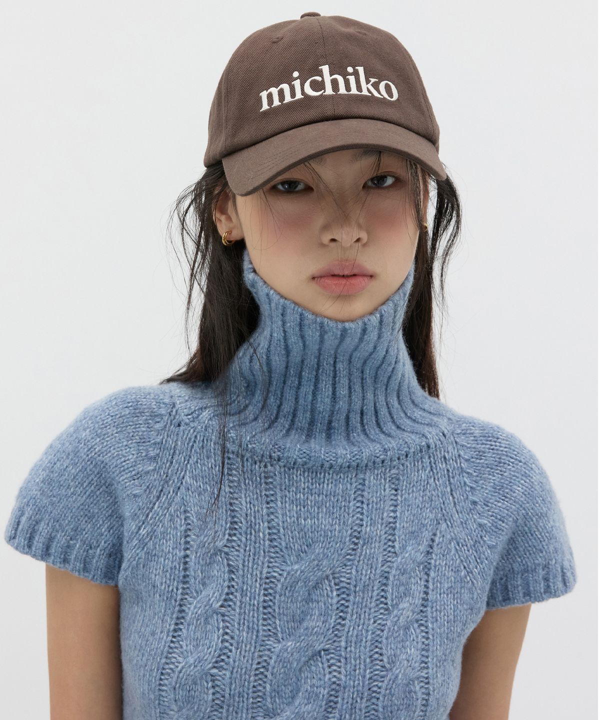 미치코런던 코시노(MICHIKO LONDON KOSHINO) 미치코 코튼 볼 캡 딥 브라운