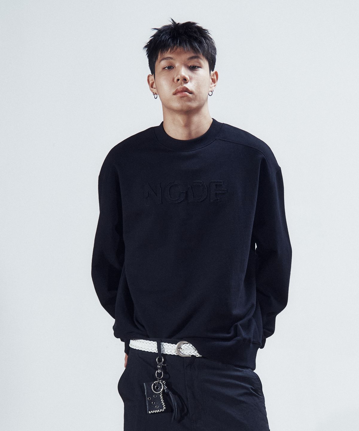 노드랩스(NODE LABS) DEV:7 아플리케 로고 스웻 맨투맨_블랙