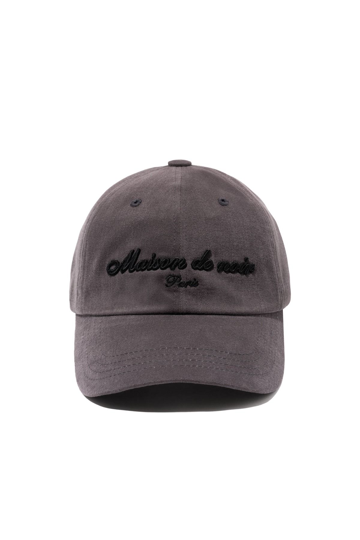 메종 드 누아(MAISON DE NOIR) CURSIVE LOGO CAP CHARCOAL