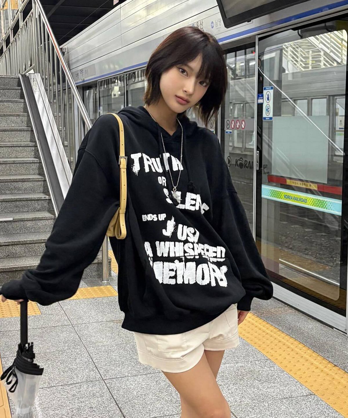 아이돈워너셀(IDWS) Truth Social Hoodie Black