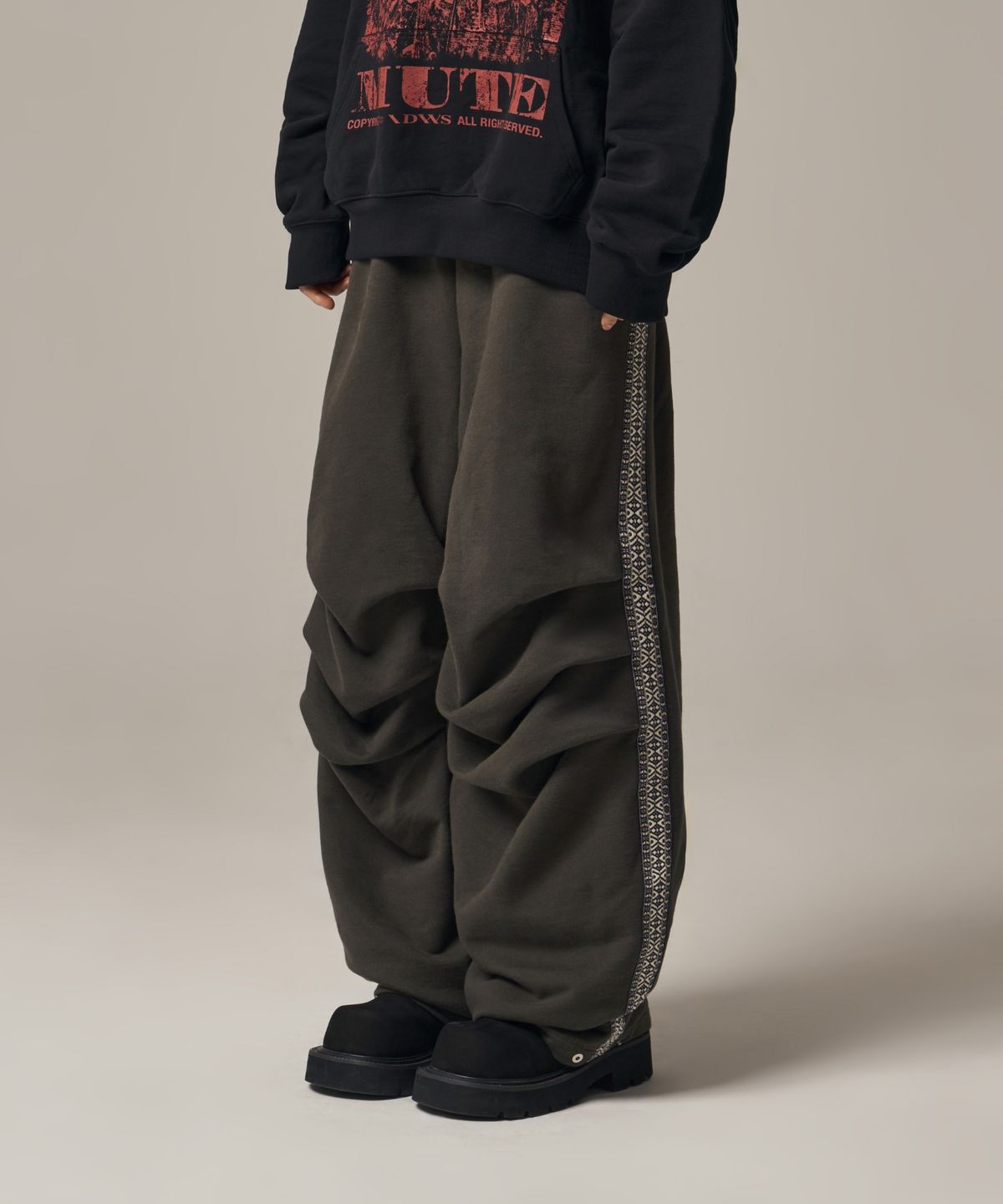 아이돈워너셀(IDWS) Hertz Track Line Pants Charcoal