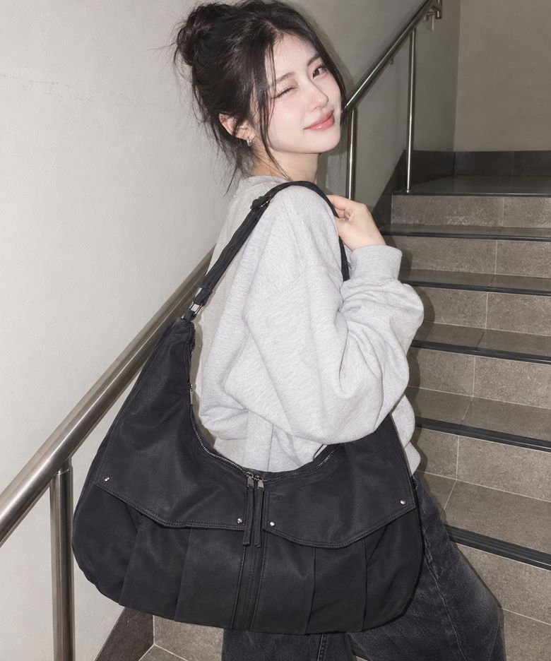 Mega Loop Hobo Bag Black