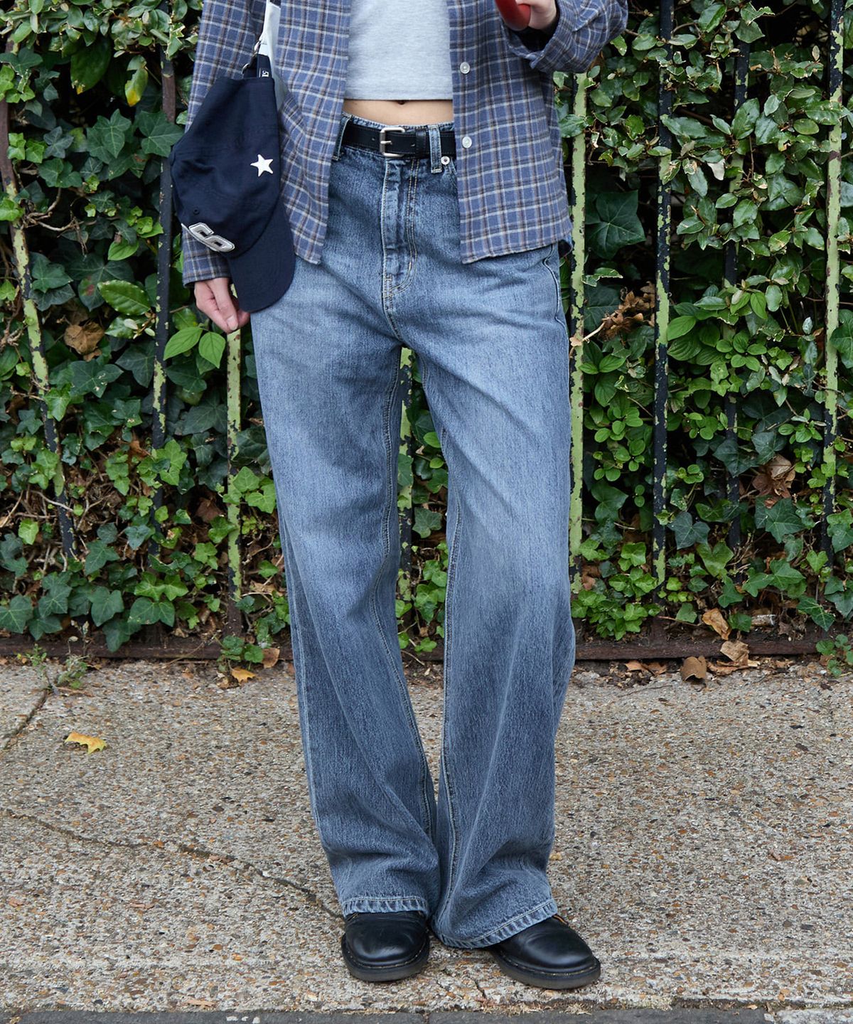 로우클래식(LOW CLASSIC) RELAXED-FIT JEANS_GREY BLUE_LC253PT24GR