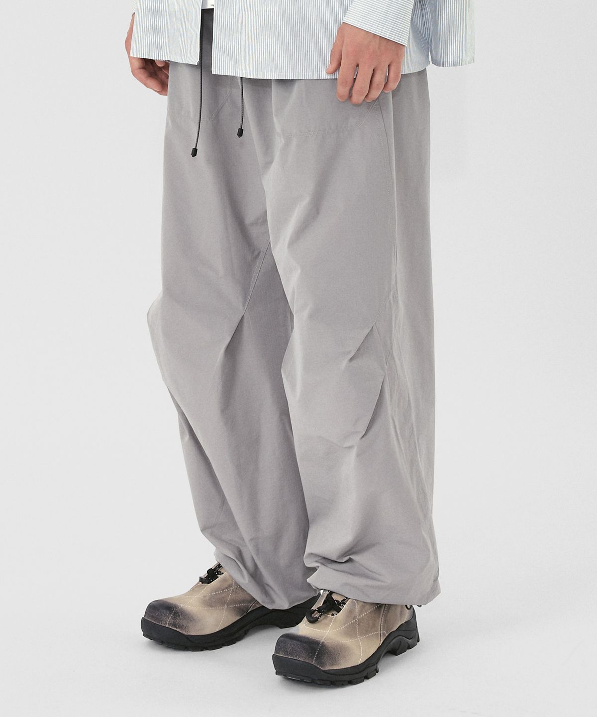 산로(SANRO) [UNISEX] 와이드 스트링 하이킹팬츠  - 라이트그레이