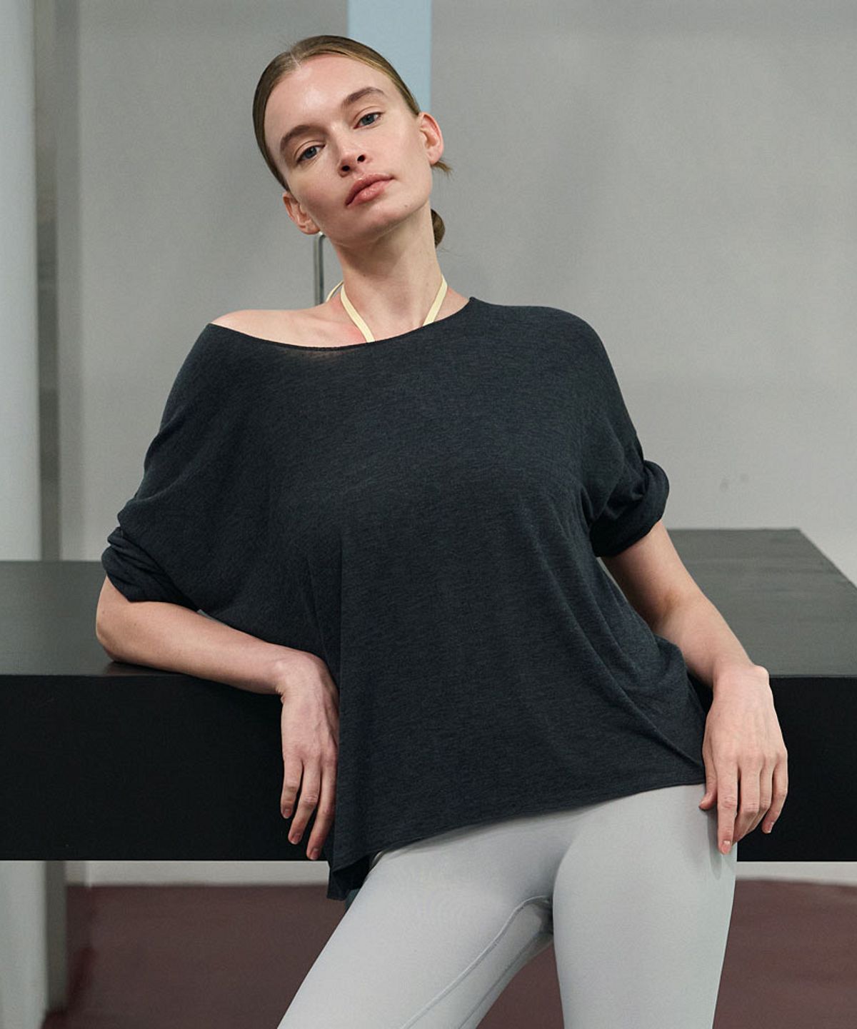 데비웨어(DEVIWEAR) 시어 루즈 핏 티셔츠 DEVI-T0131-차콜