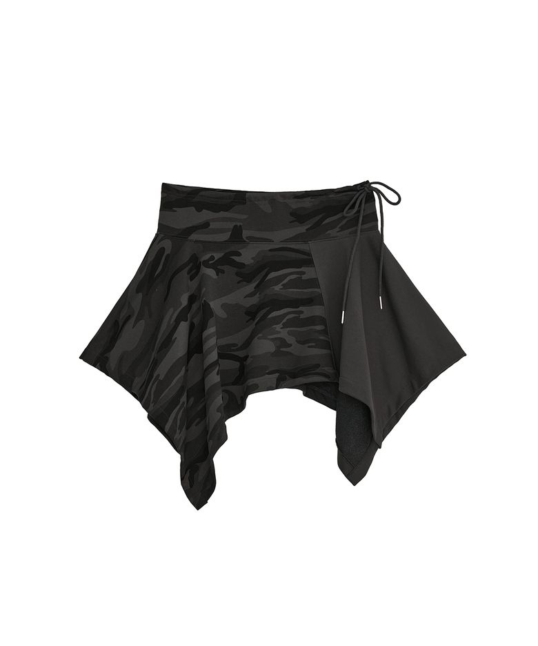 CAMO UNBALANCE SKIRT [BLACK]