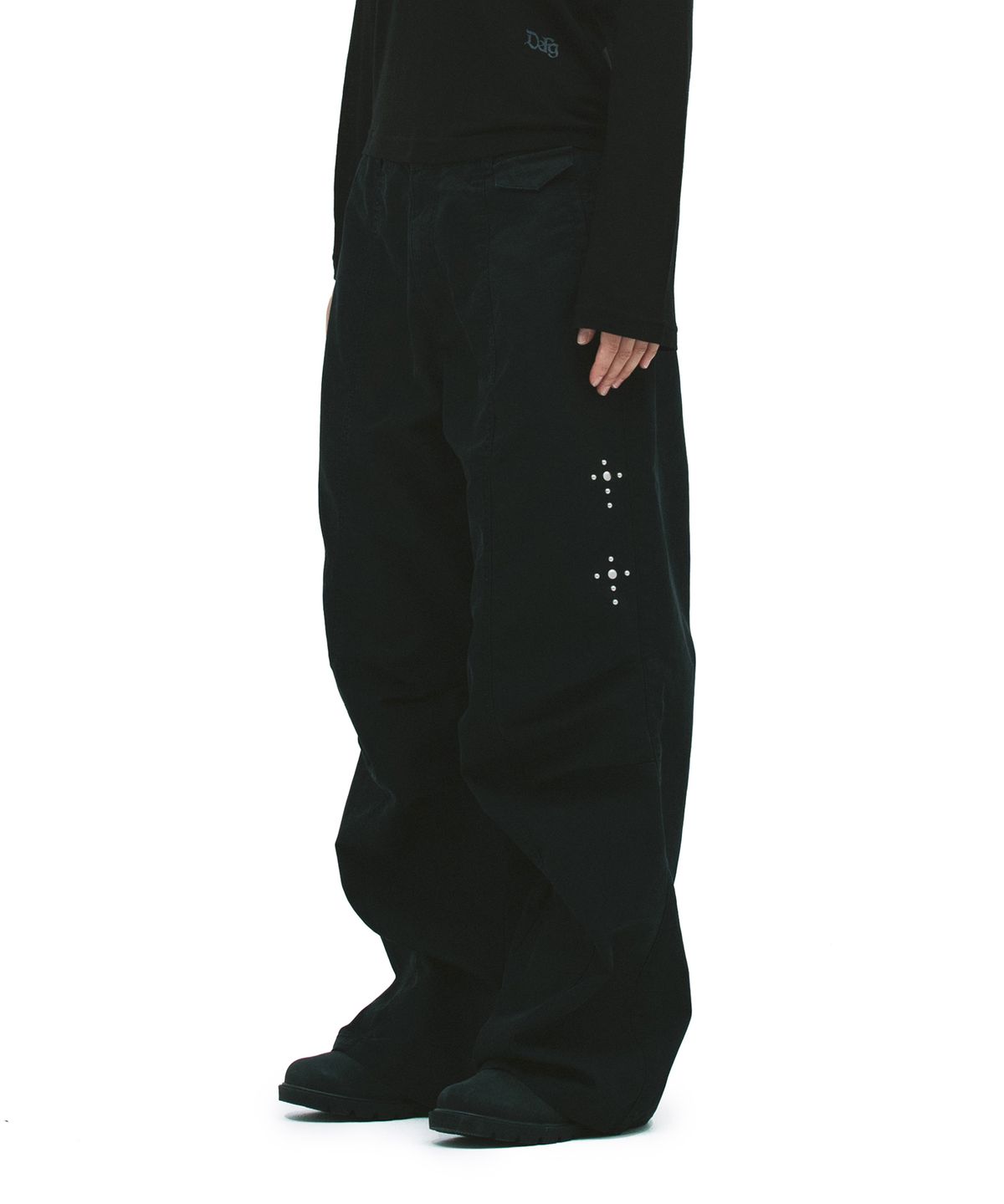 데프가먼츠(DEFGARMENTS) STUD PARACHUTE PANTS [BLACK]