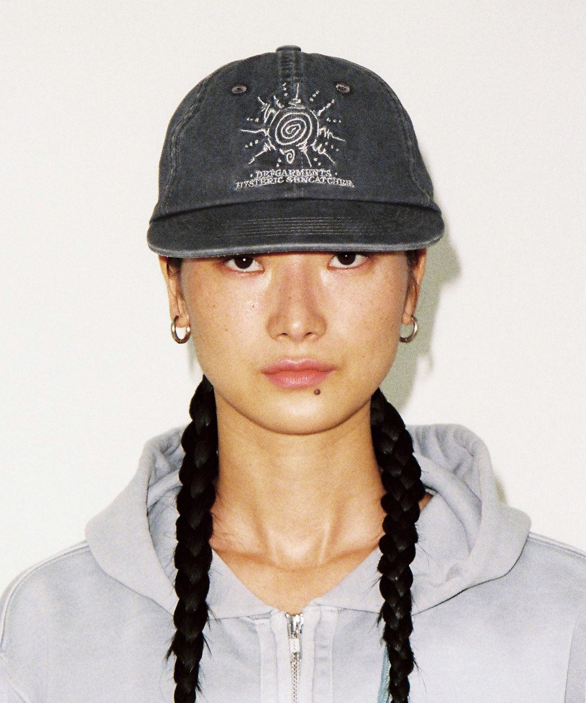 데프가먼츠(DEFGARMENTS) NEEDLE STITCH CAP [CHARCOAL]