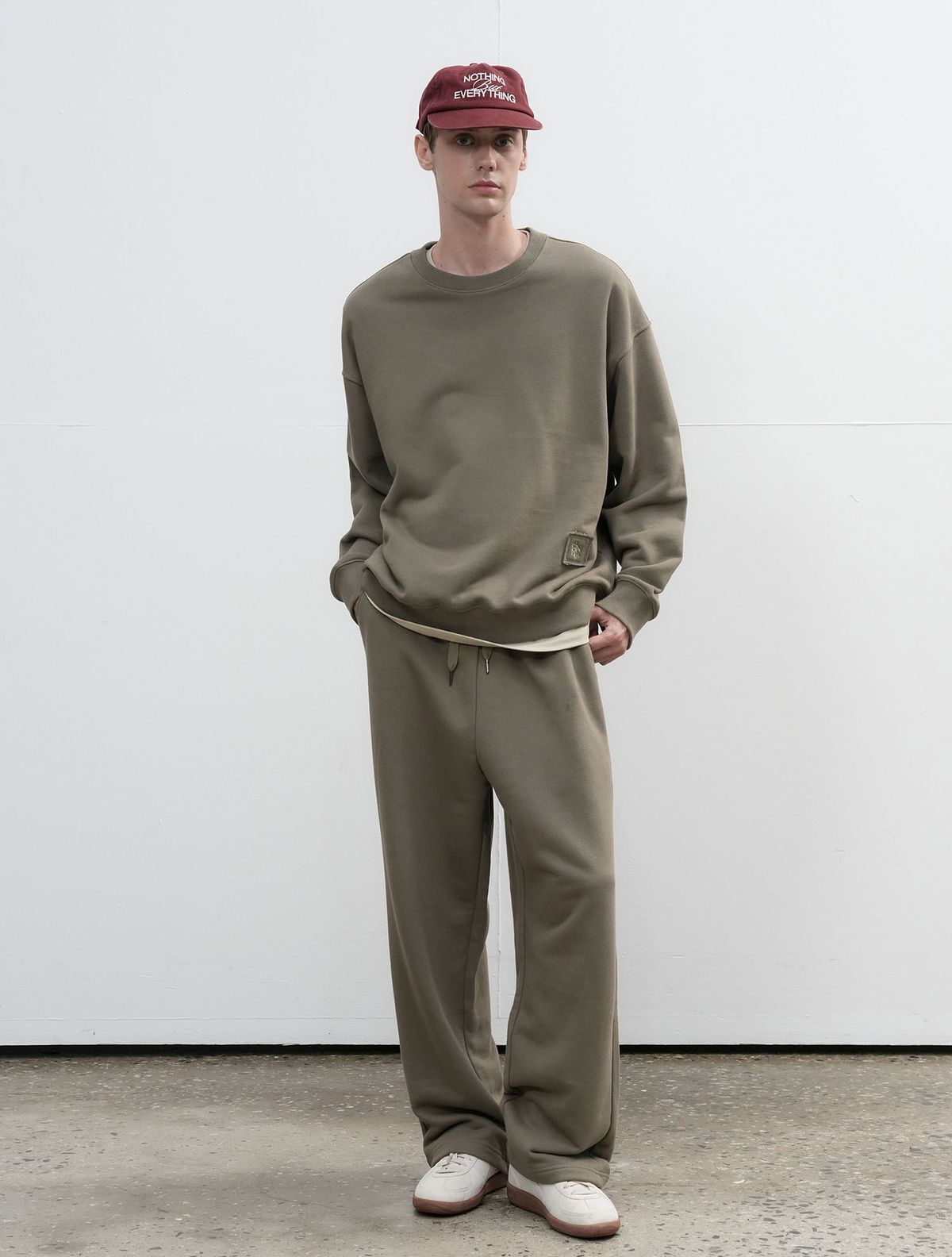 제너럴아이디어(GENERALIDEA) UNISEX 코튼 로고 루즈핏 맨투맨 세트 [KHAKI] / SBE3U51003SET