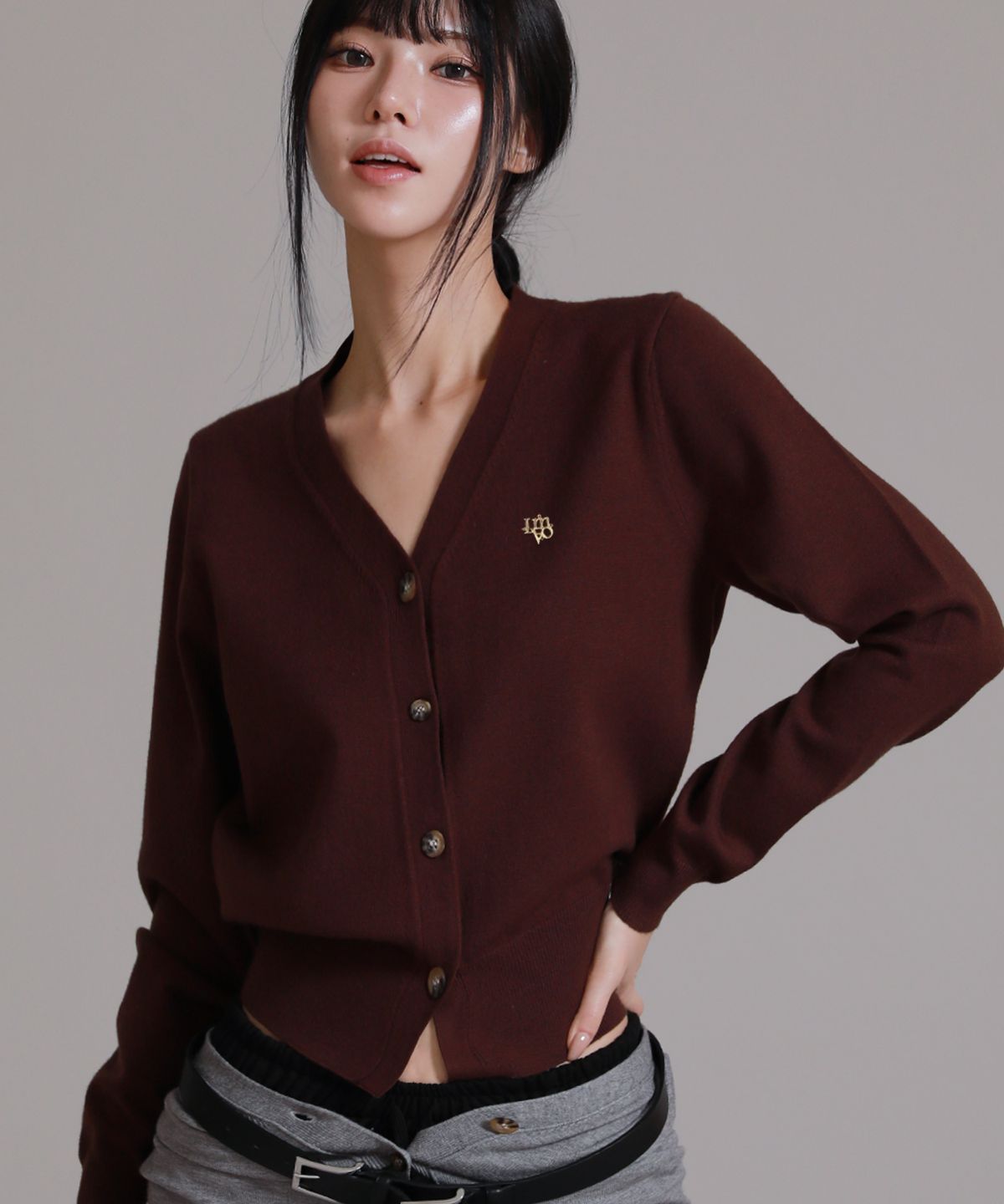 라이크더모스트(LIKE THE MOST) 소프트 에센셜 브이넥 니트 가디건_브라운