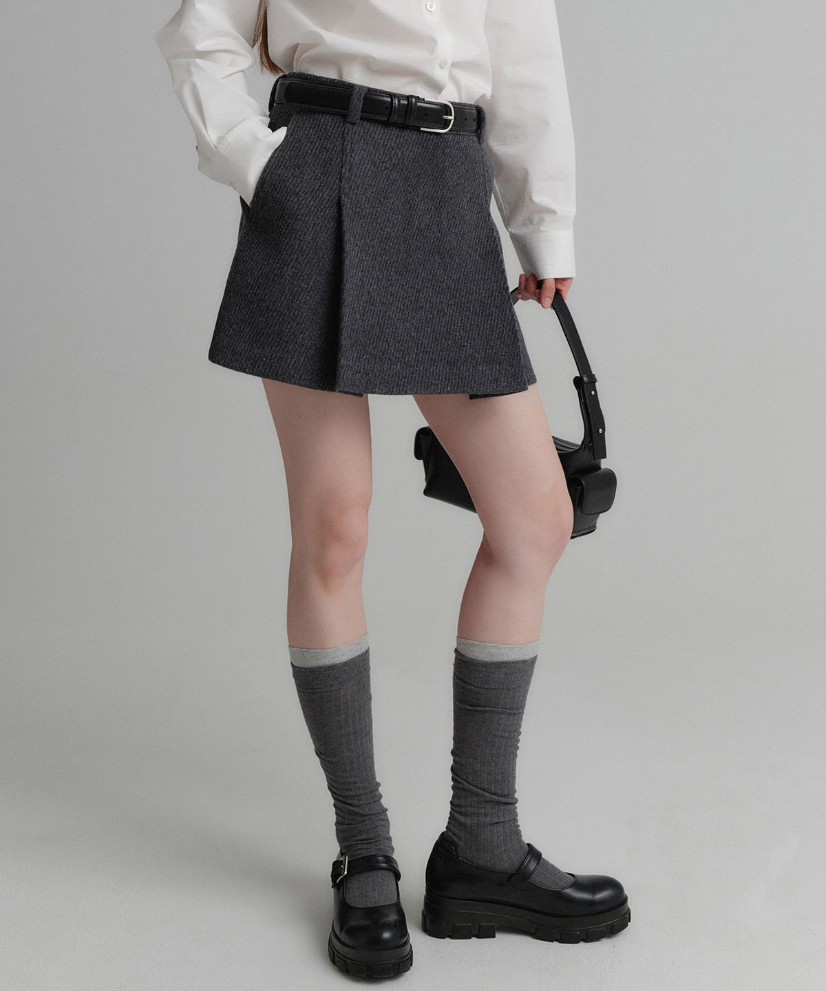 룩캐스트(LOOKAST) 카리나 울 플리츠 스커트_차콜 / KARINA WOOL PLEATS SKIRT_CHARCOAL