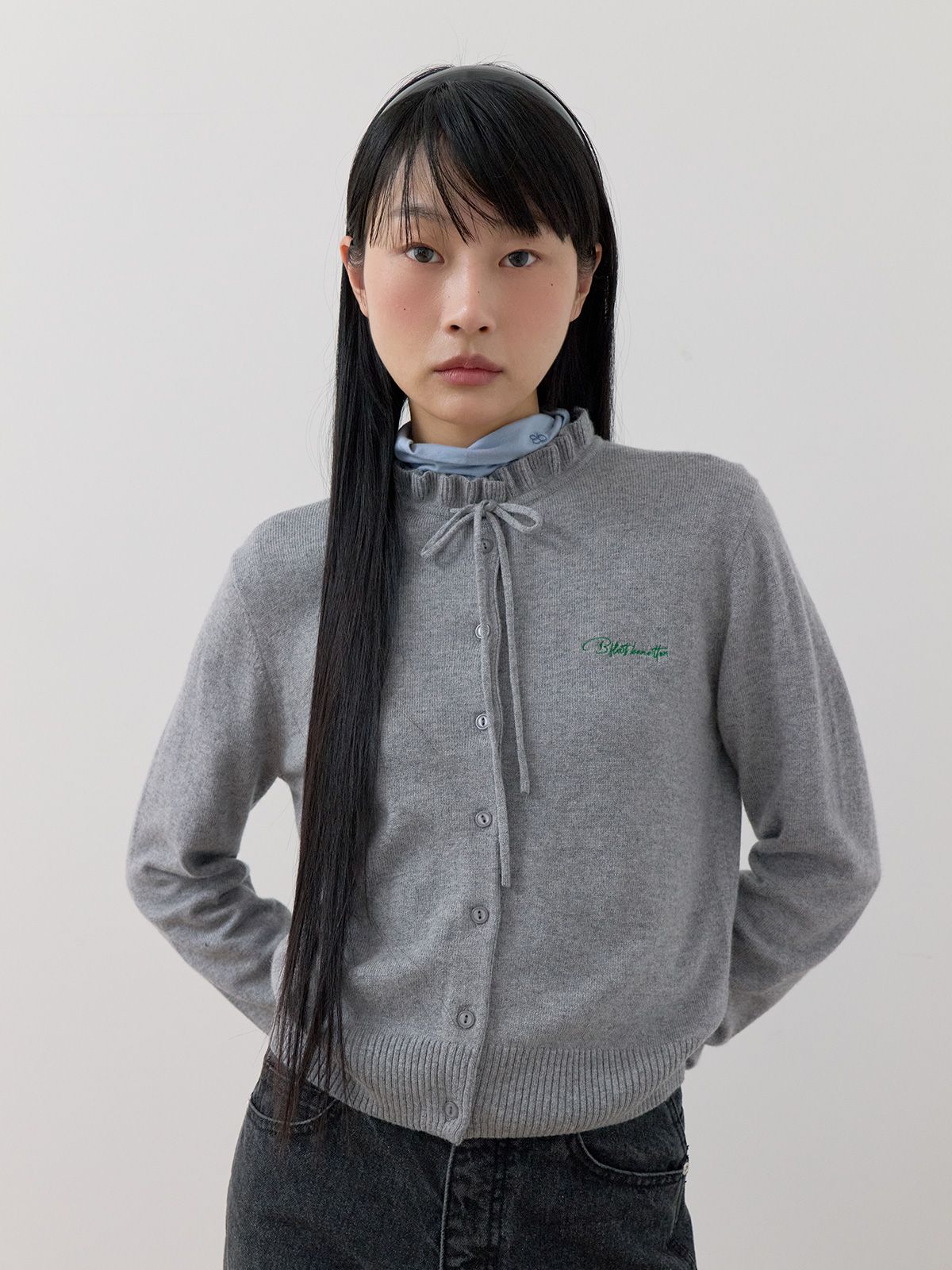비플랫 베네통(Bb' BENETTON) 프릴넥 리본 니트 가디건 (Grey)