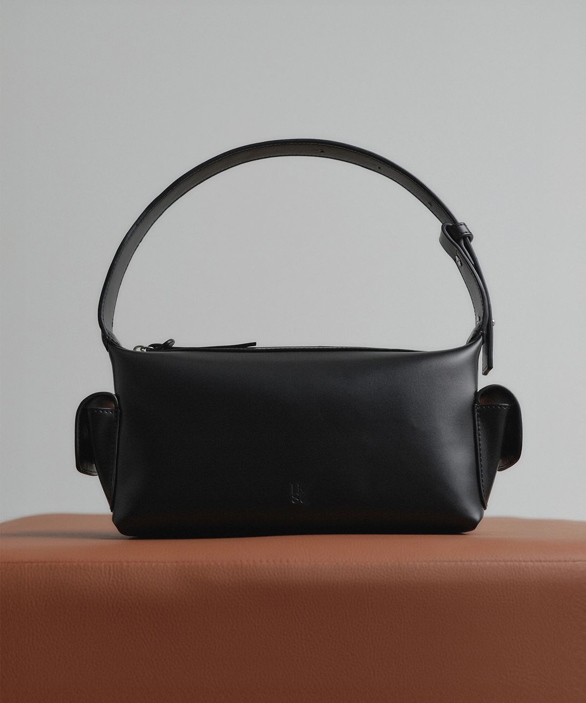 룩캐스트(LOOKAST) 트리니티 포켓 숄더백_블랙 / TRINITY POCKET SHOULDER BAG_BLACK