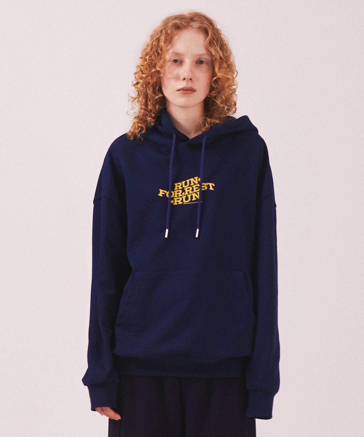 미나수(MENASOO) For Rest Run Basic Hoodie_Navy