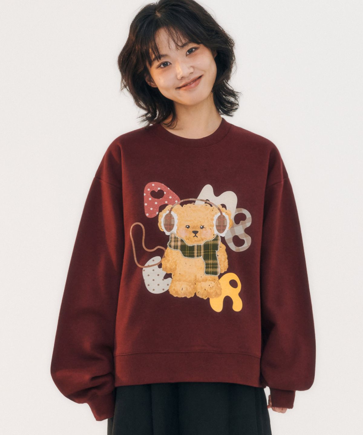 엠블러(AMBLER) Winter puppy 아플리케 자수 맨투맨 티셔츠  AMM1313 (버건디)