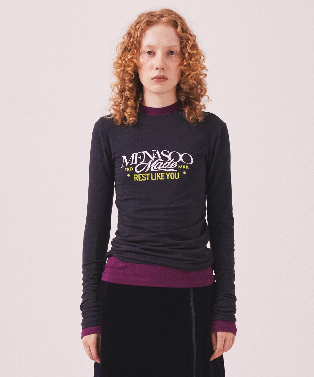 미나수(MENASOO) MNS Soft Fitted Long T Shirt_Charcoal