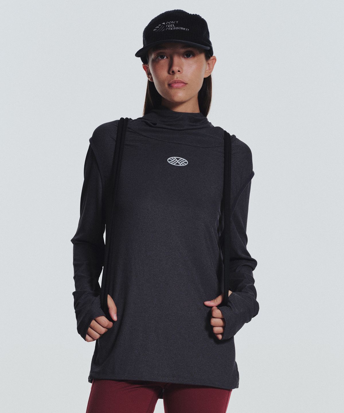 미나수(MENASOO) MNS Running Highneck Hoodie_Charcoal