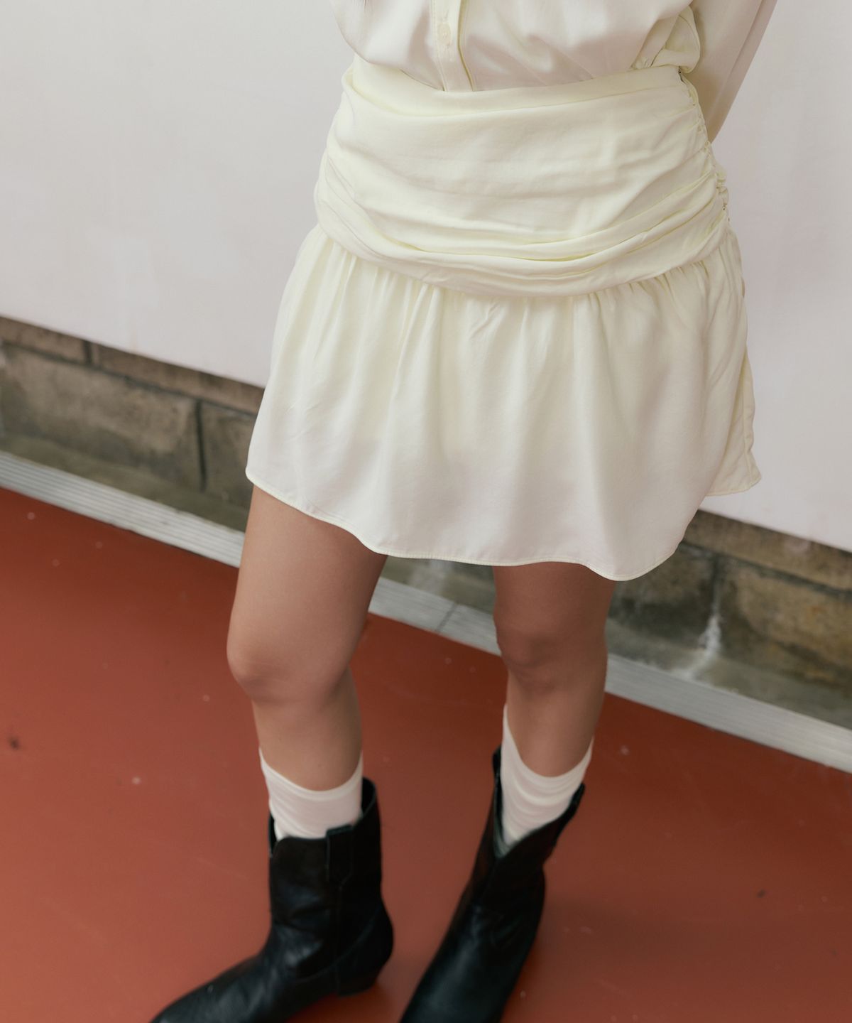 리올그(REORG) REF DRAPE SKIRT CREAM