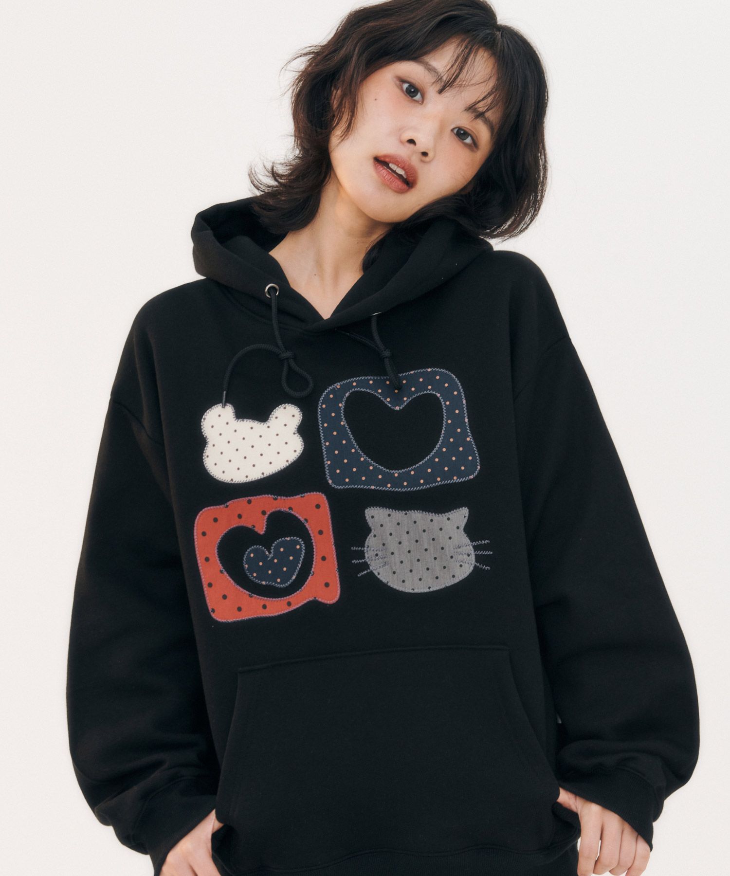 MUSINSA公式 | AMBLER Meow Bear刺繍フードパーカー AHP1207 (ブラック)