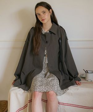 가죽 장식 하프 트렌치 코트 OW5AR8090