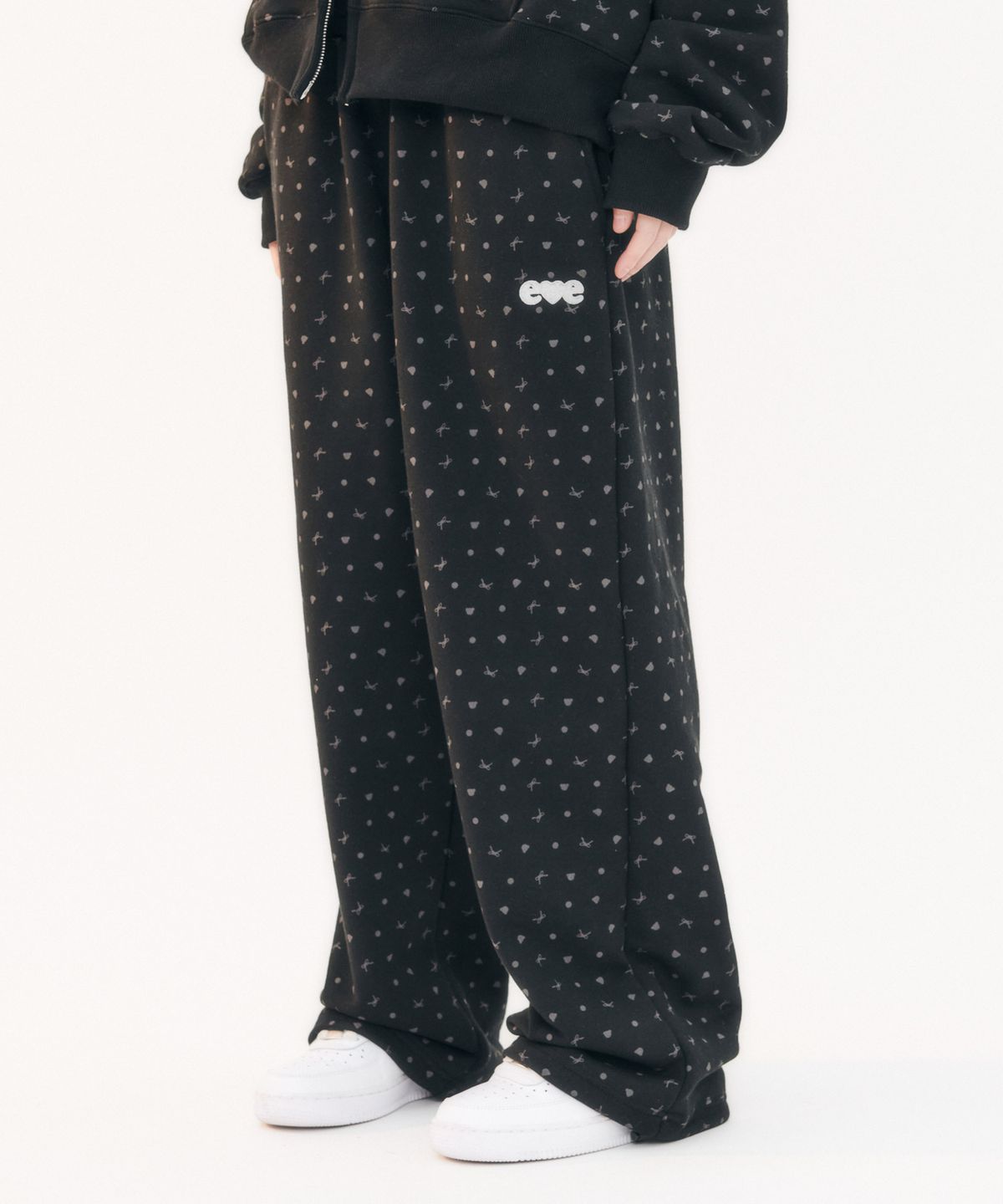 엠블러(AMBLER) Ribbon And Bear Dot 자수 스트링 와이드 스웨트 팬츠 AP905 (블랙)