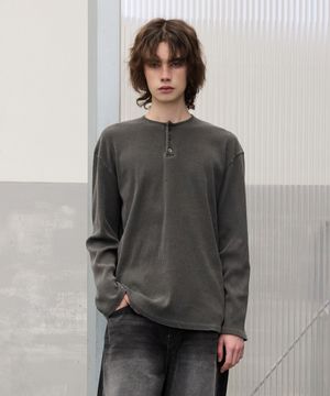 M1062 피그먼트 헨리넥 티셔츠_차콜