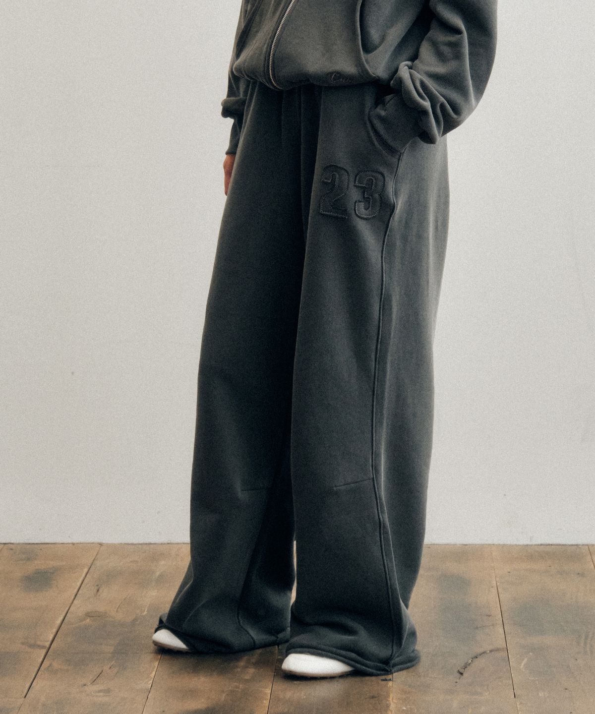 씨타(CITTA) Every Day No.23 Patch Sweat Pants_CTB552(Charcoal)