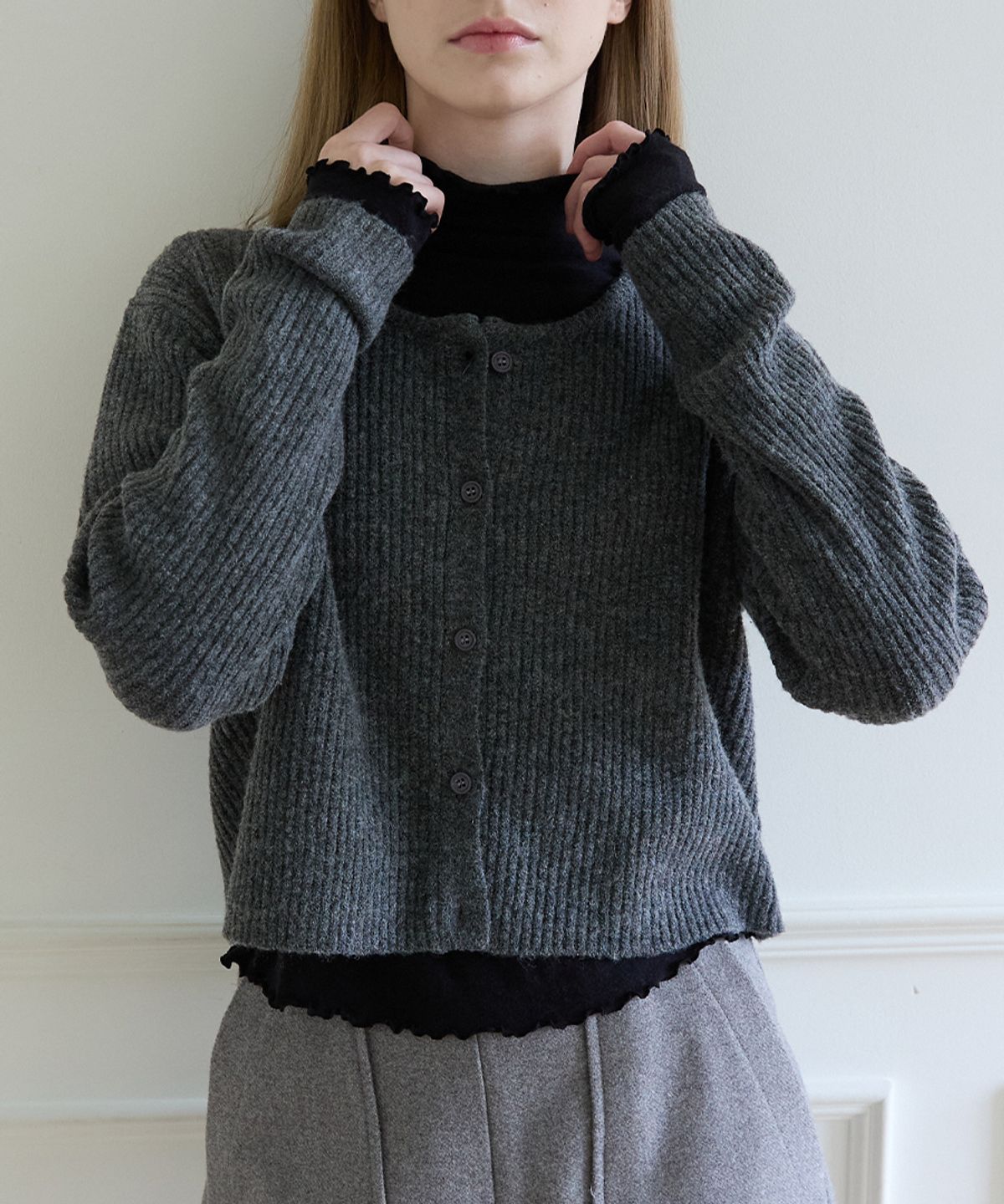 에드워드벌룬(EDWARD BALLOON) Wool crop cardigan - Charcoal Grey