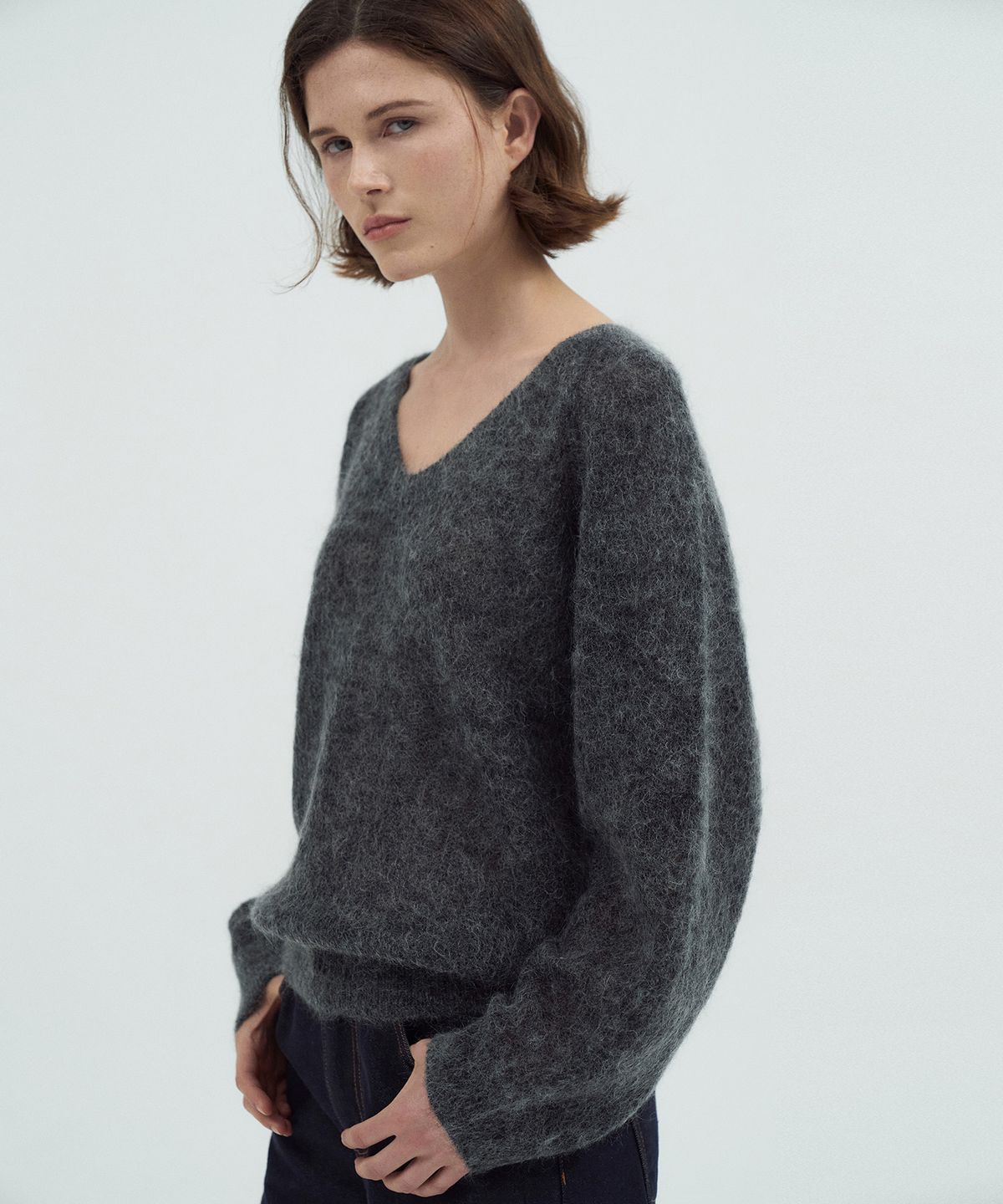 라메레이(LAMEREI) Kid Mohair V-Neck Knit Top[LMBEAUKN290]-2color
