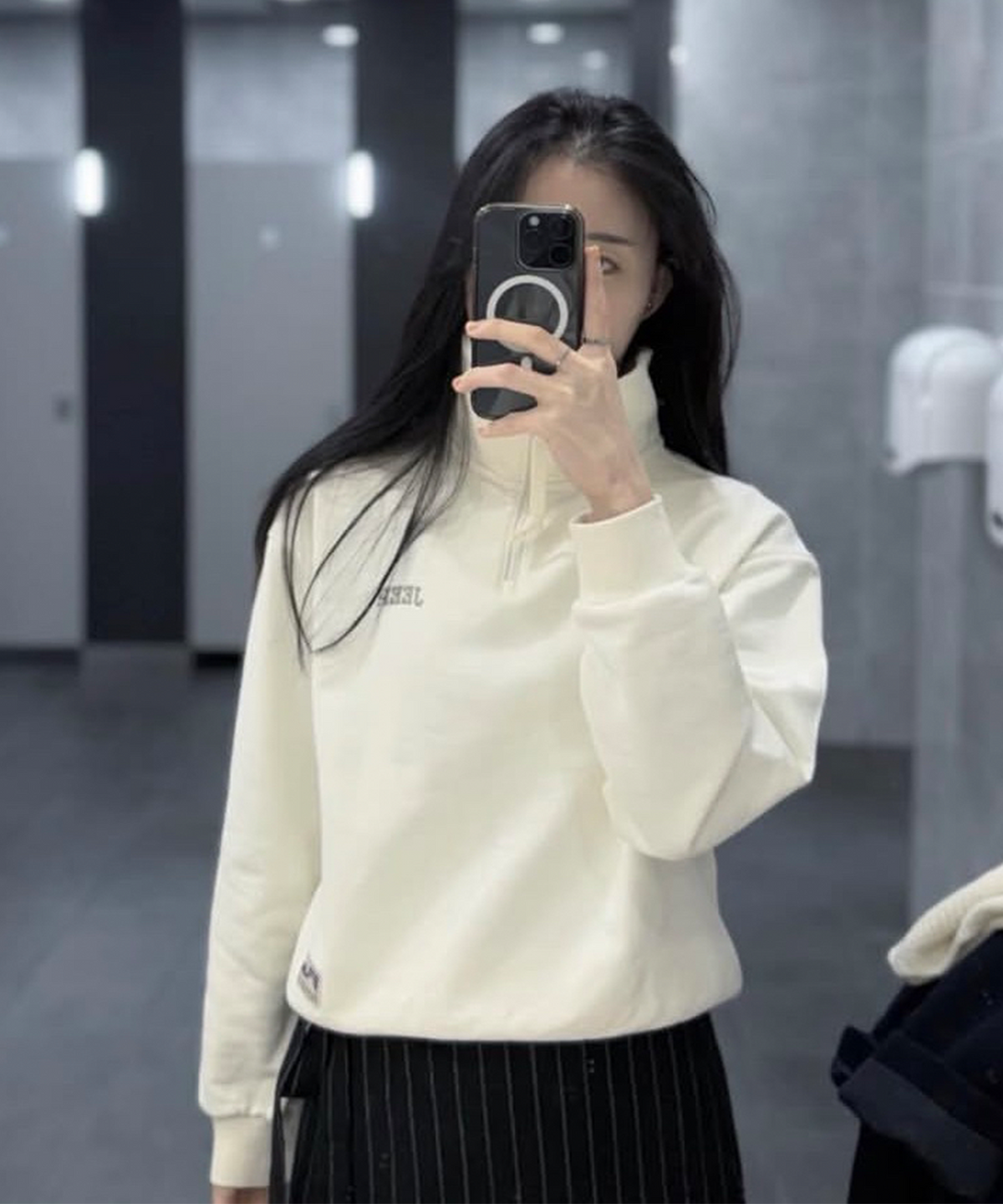 지프(JEEP) 에센셜 스몰로고 하프집업 크롭 맨투맨 (JQ5TSF801IV)