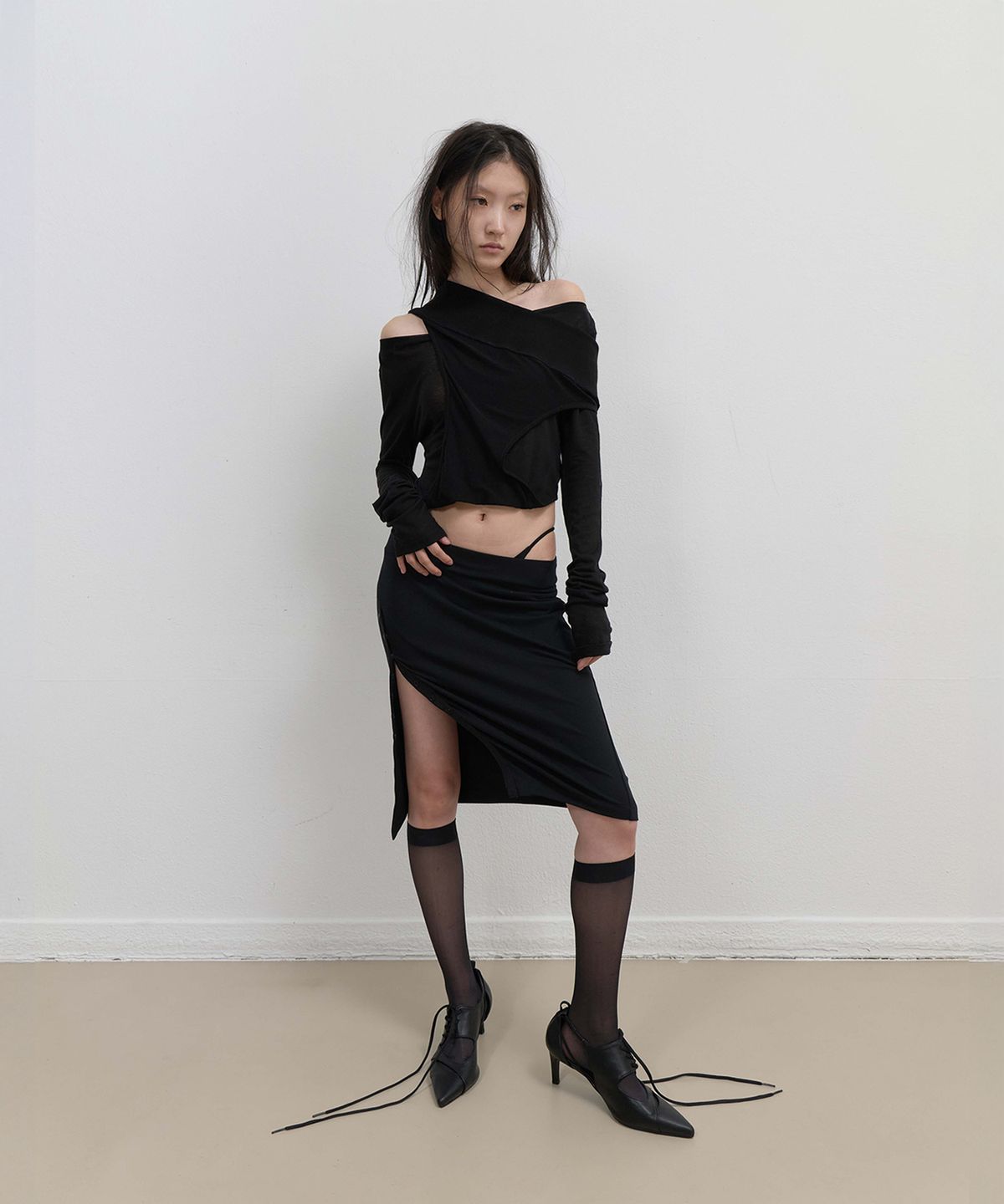 오호스(OJOS) Button Slit Midi Skirt / Black