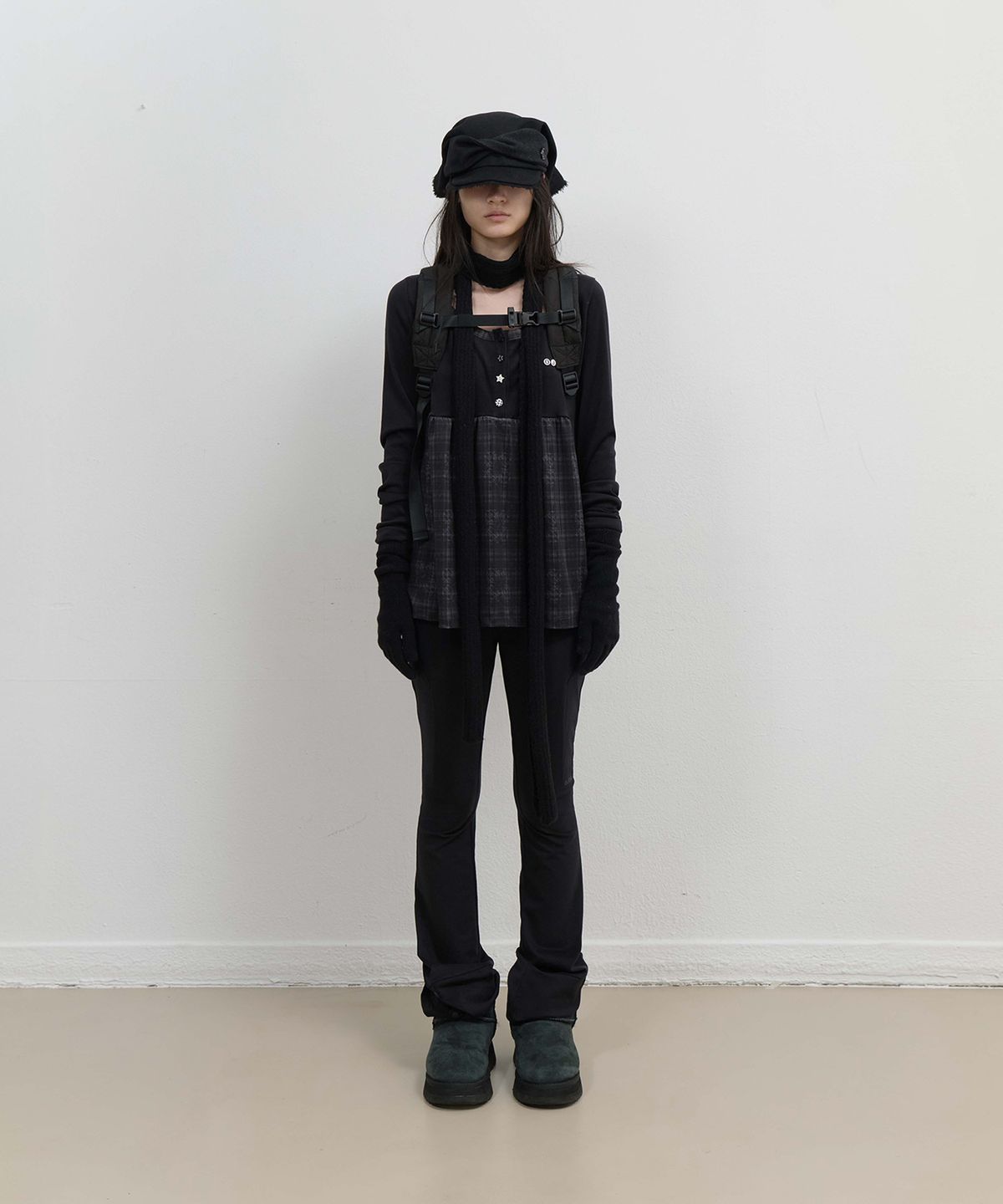 오호스(OJOS) Button Slit Bootcut Pants / Black