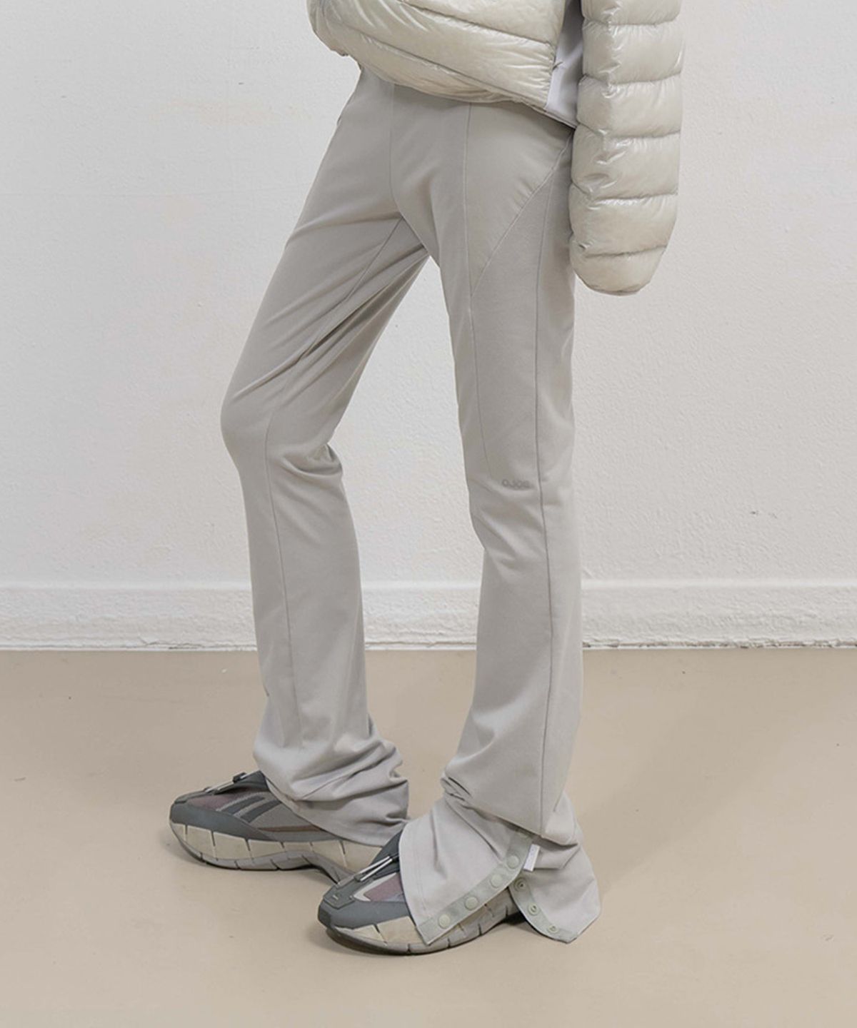 오호스(OJOS) Button Slit Bootcut Pants / Mint Grey