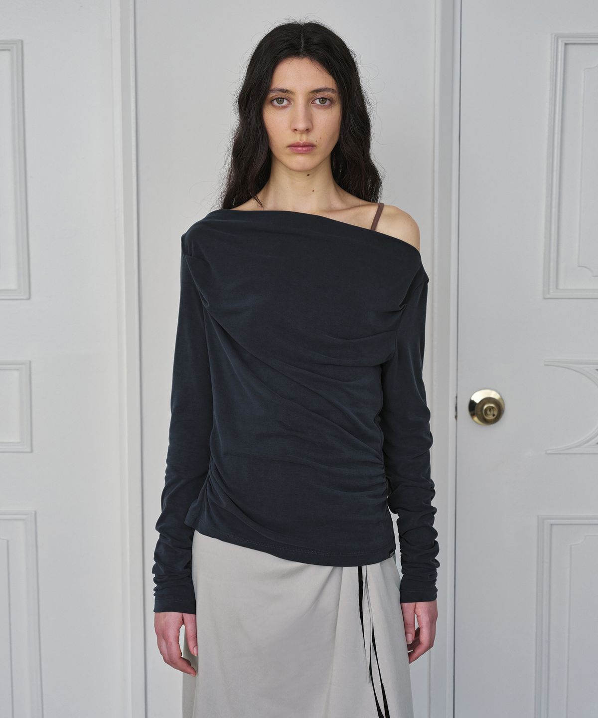 시메트릭 퍼센트(SYMMETRICPERCENT) Drape Cupra Top / Charcoal