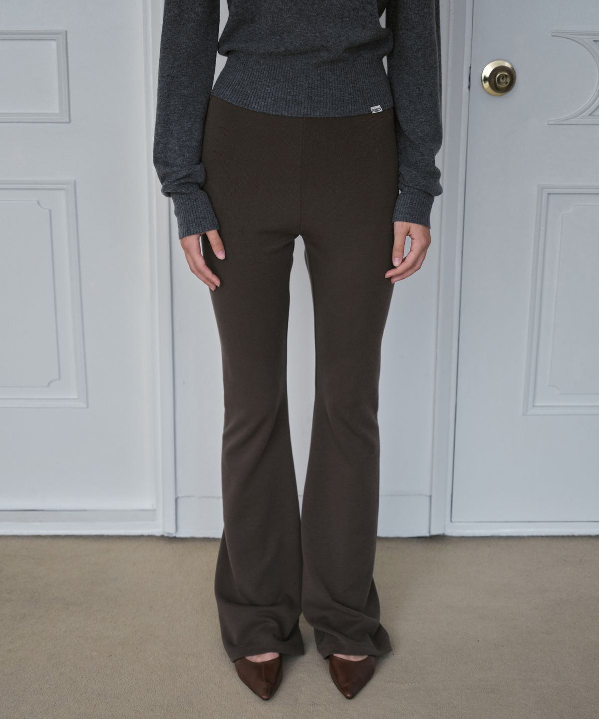 시메트릭 퍼센트(SYMMETRICPERCENT) Basic Flare Leggings / Brown