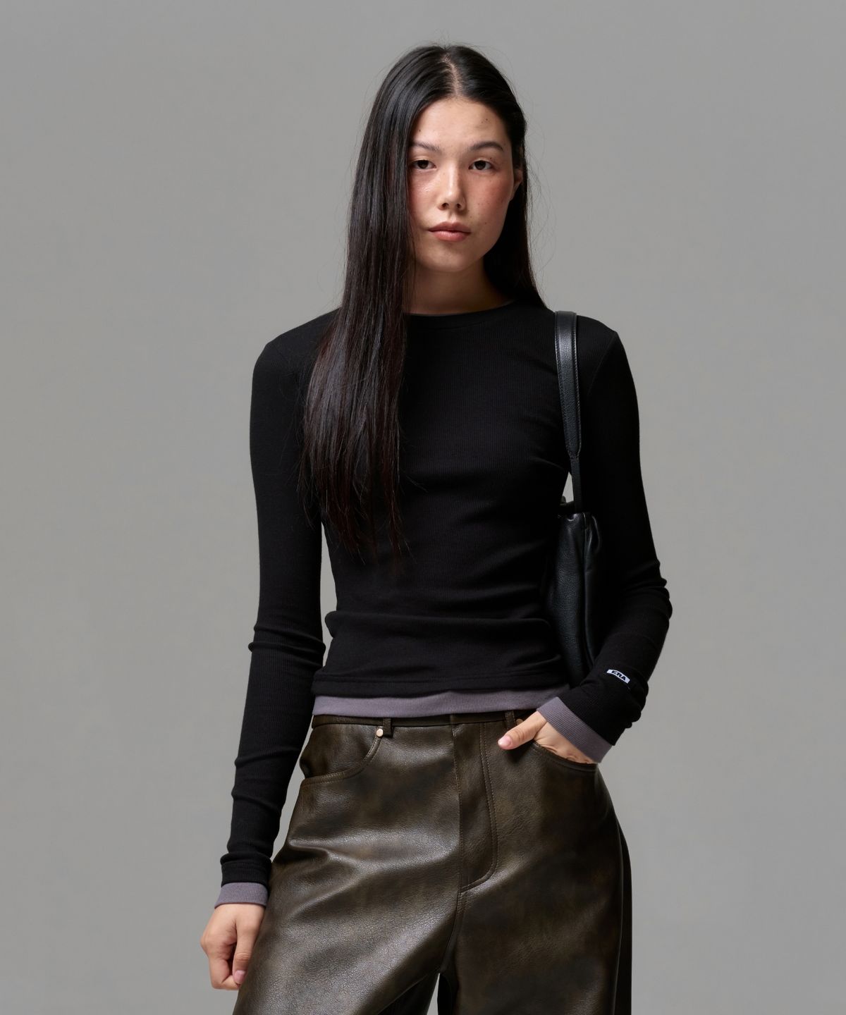 이알에이(ERA) WOMEN COLOR LAYERED SLIM RIB T - SMOKY BLACK