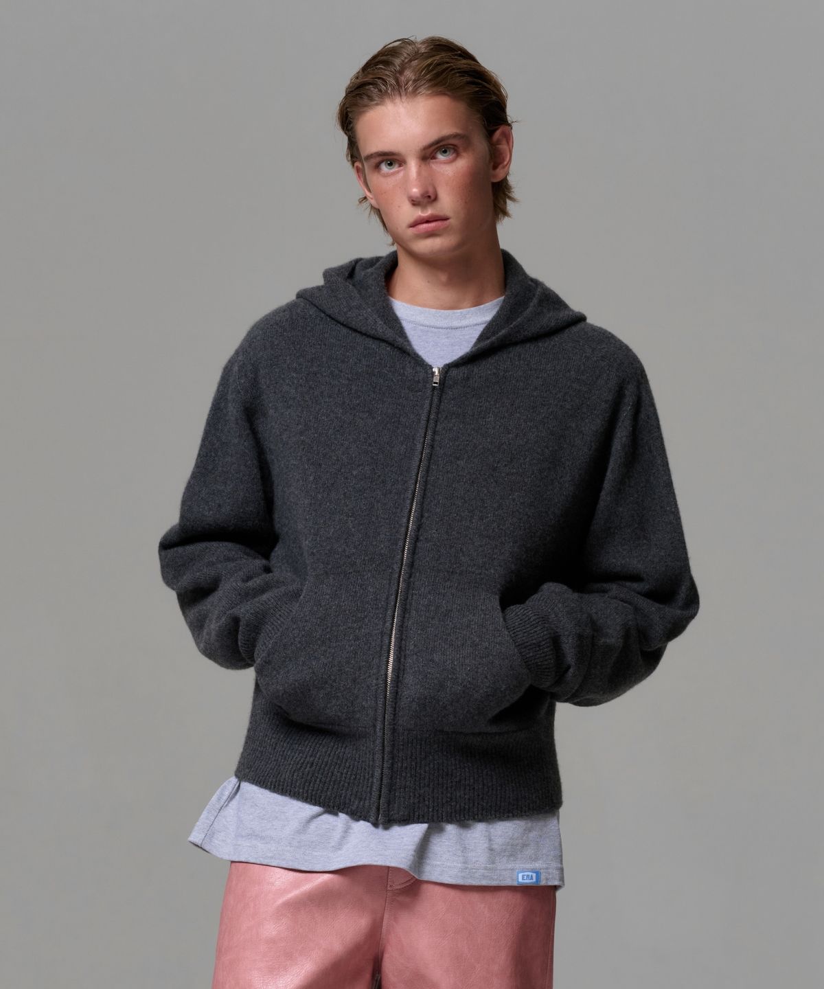 이알에이(ERA) MEN CASHMERE BLEND ZIP KNIT HOODIE - CHARCOAL GRAY