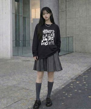 출근냥 그래픽 피그먼트 롱 슬리브 블랙